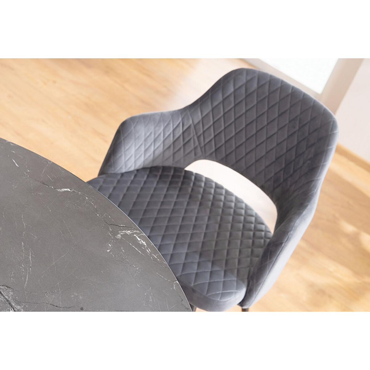 Židle Franco Velvet šedý Bluvel 14, kov černý / zlatý
Židle Franco Velvet šedý Bluvel 14, kov černý / zlatý