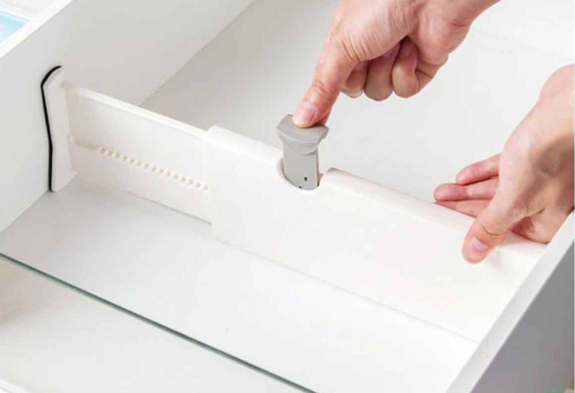 Fotografie 2 - Dělící prvek pro zásuvku (ložnice), délka 38-54 cm, výška 10 cm Ramona